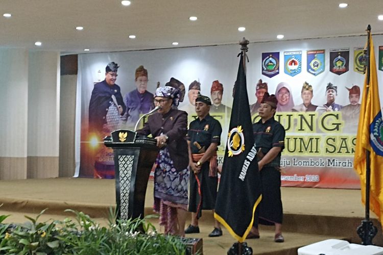 Ketua Majelis Adat Sasak (MAS) Lalu Sajim Sastrawan dalam acara Karya Agung Peringatan Piagam Gumi Sasak kesatu pada Minggu (17/12/2023)
