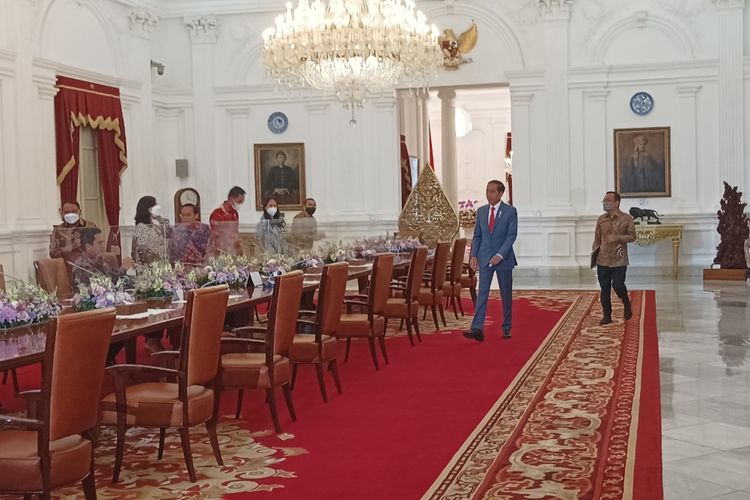 Suasana pertemuan antara jajaran pengurus PSSI dengan Presiden Joko Widodo di Istana Merdeka, Senin (20/2/2023).