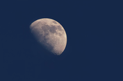 Besok Malam Ada Blue Moon dan Micromoon, Fenomena Langit Apa Itu?