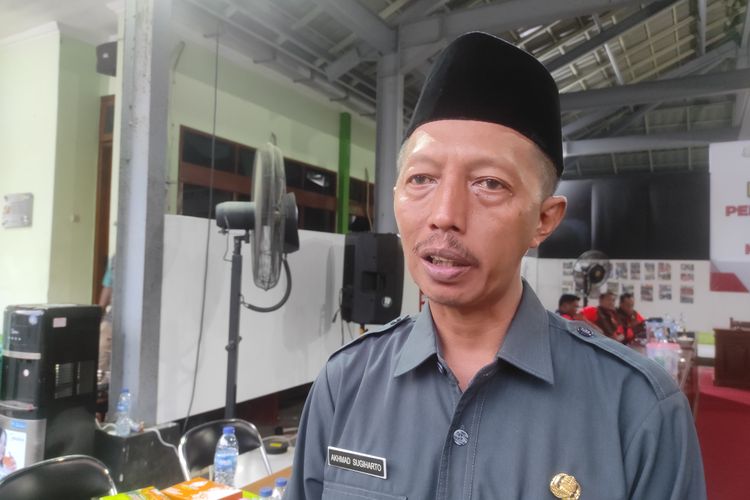 Sekretaris Daerah (Sekda) Demak, Akhmad Sugiharto di posko bencana banjir Demak, Kamis (29/2/2024). (KOMPAS.COM/NUR ZAIDI)