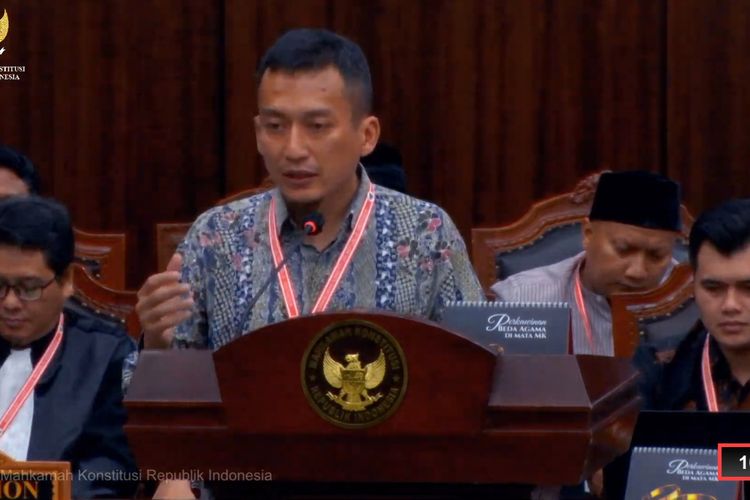 Pengembang aplikasi Sirekap dari ITB, Yudistira Dwi Wardhana, saat menjadi saksi dalam sidang sengketa hasil Pemilihan Presiden (Pilpres) 2024 di Gedung MK, Jakarta, Rabu (3/4/2024).