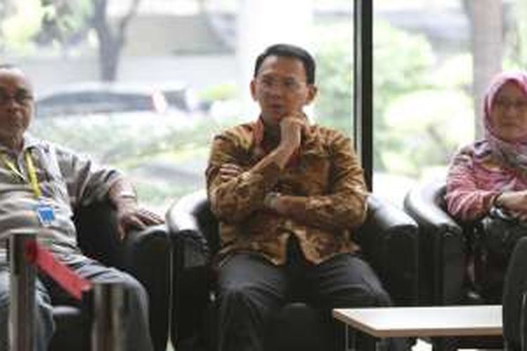 Gubernur DKI Jakarta Basuki Tjahaja Purnama (Ahok) tiba di kantor KPK, Jakarta, untuk diperiksa penyidik, Selasa (10/5/2016). Ahok akan diperiksa sebagai saksi terkait dugaan suap anggota DPRD DKI Jakarta terkait proyek reklamasi di Pantai Utara Jakarta.