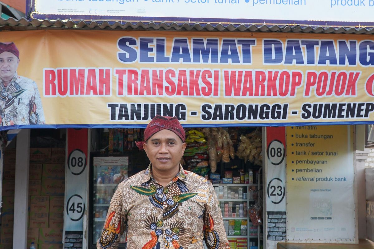 Lewat Mandiri Agen, Bank Mandiri mendorong akselerasi inklusi keuangan nasional dengan menghadirkan layanan perbankan yang mudah diakses masyarakat desa dan pelaku usaha mikro dan kecil (UKM). Contohnya adalah Warkop Pojok Online yang menjadi pusat layanan keuangan di Desa Tanjung, Kabupaten Sumenep, Jawa Timur. 