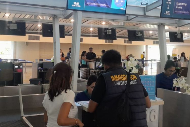 Kerja di Bali dengan Visa Kunjungan, 3 WNA Pelanggar Izin Tinggal Dideportasi