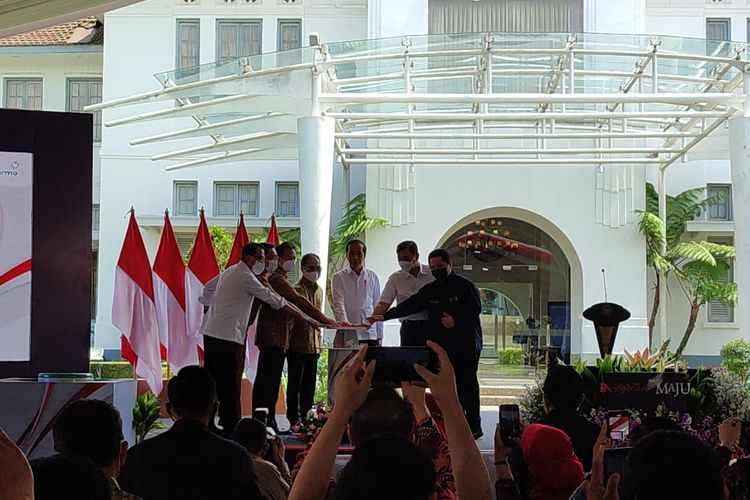 Jokowi luncurkan vaksin Covid-19 Indovac di Bandung, Kamis (13/10/2022).