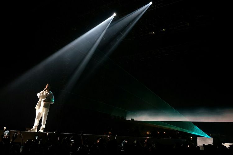 Afgansyah Reza dalam konsernya di Istora Senayan, Jakarta Pusat, Jumat (9/8/2019) malam.