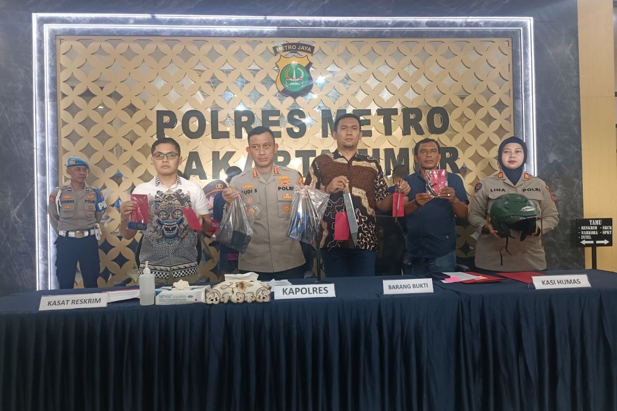 Pengungkapan pelaku pencurian dengan kekerasan (curas) dan empat pelaku pencurian motor (curanmor) di Polres Metro Jakarta Timur, Jumat (24/3/2023).