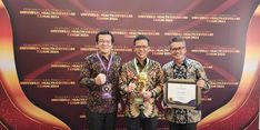 Hampir 100 Persen Warga Kabupaten Bandung Terdaftar JKN-KIS, Kang DS Raih UHC Award dari Wapres