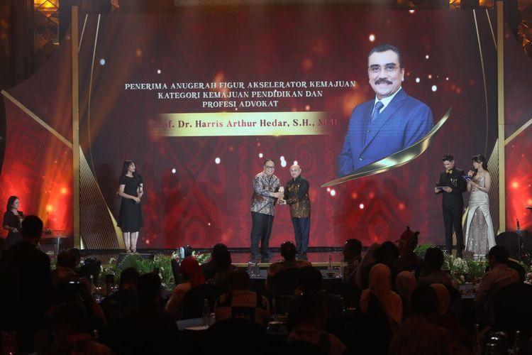 Peradi Profesional Raih Anugerah Figur Akselerator Kemajuan Bidang Profesi Advokat