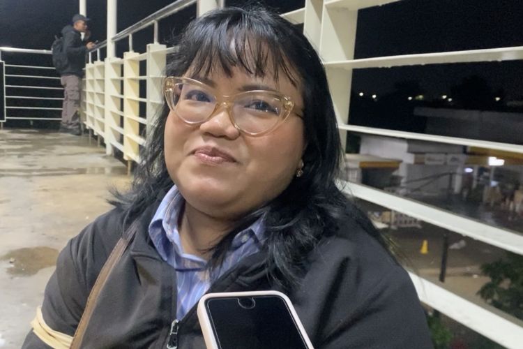 Antre Bus Transjakarta Sejam, Kini Candy Tak Bisa Pulang karena Rumah Kebanjiran