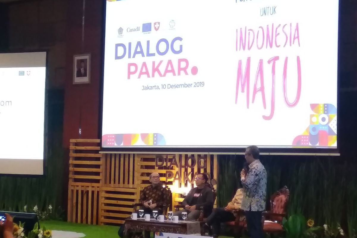 Ekonom Senior Faisal Basri saat memberikan materi pada acara Dialog Pakar: Terobosan APBN untuk Indonesia Maju di Jakarta, Selasa (10/12/2019).