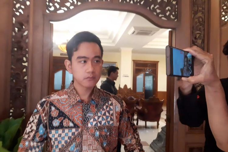 Calon wakil presiden (Cawapres) terpilih sekaligus Wali Kota Solo, Gibran Rakabuming Raka di Solo, Jawa Tengah, Kamis (4/4/2024).