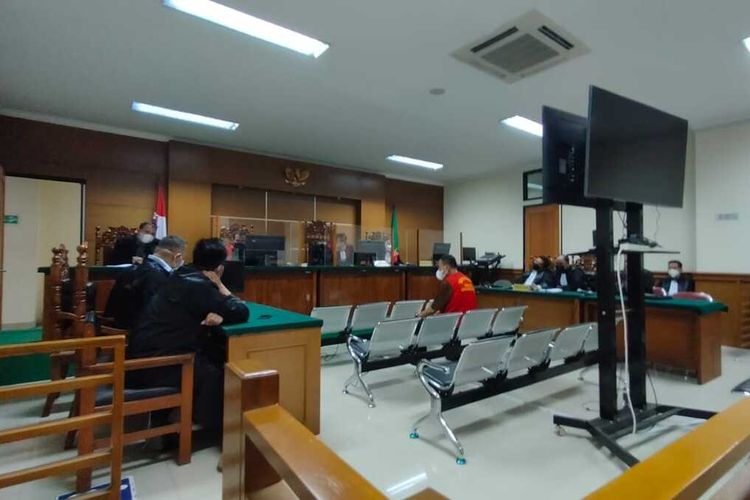 BANTEN - Eks Kadsihub Cilegon Dituntut 2,5 Tahun Penjara Dalam Kasus Suap pengelolaan parkir di Pasar Kranggot sebesar Rp 530 juta