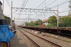 Tinggal di Pinggir Rel, Warga Kemayoran Bantah Buang Sampah di Rangkaian Kereta Barang