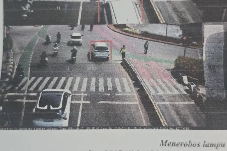 Mobil Kena ETLE Saat Diarahkan Polisi Lewati Lampu Merah di Bundaran Senayan, Ini Penjelasannya