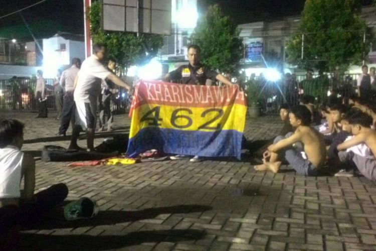 Kawanan pelajar SMK Tangerang yang ditangkap hendak melakukan tawuran, ditangkap Polisi Tangerang di wilayah Ciputat, Selasa (7/11/2017)