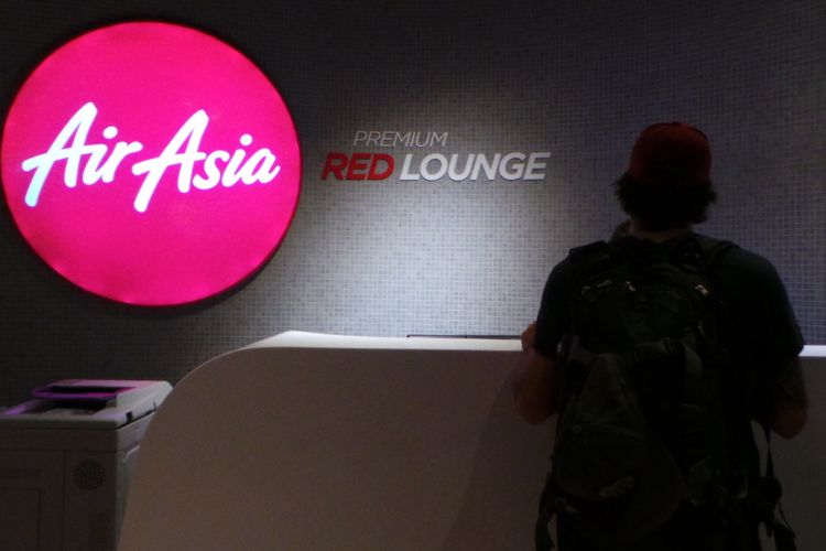 AirAsia Premium Red Lounge yang berada di Kuala Lumpur International Airport (KLIA) 2. 