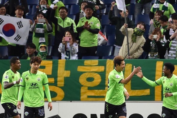 Para pemain Jeonbuk Hyundai Motors merayakan gol ke gawang Urawa Reds di ajang Liga Champions Asia pada 9 April 2019.