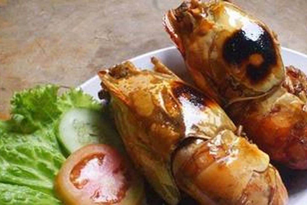 Kepala udang di Seafood Pondok Baronang Daeng Raja, Sunda Kelapa.