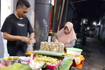 Hampir Satu Abad Puthu Lanang Menjaga Rasa dan Tradisi