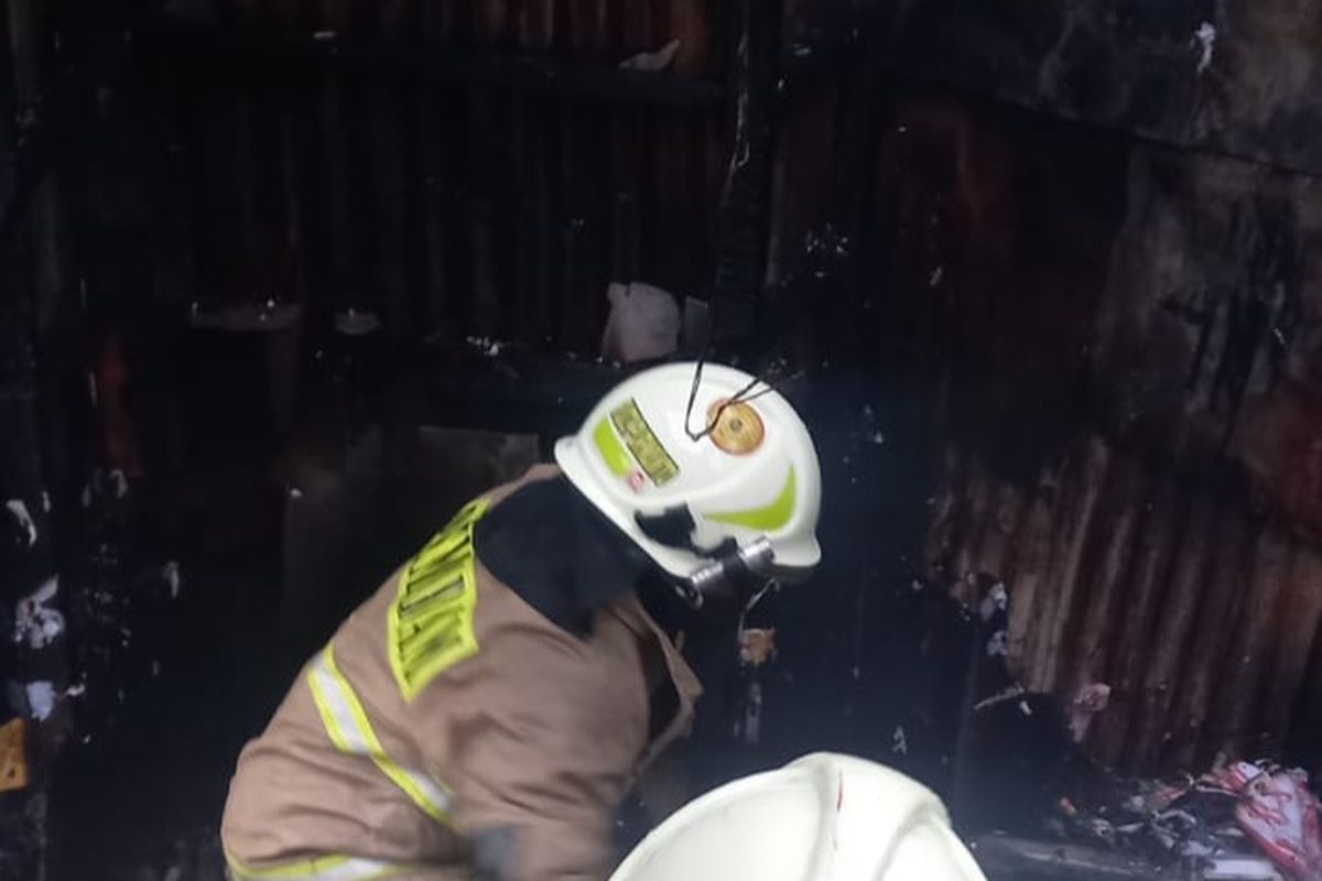 Rumah Bedeng di Duren Sawit Terbakar akibat Korsleting