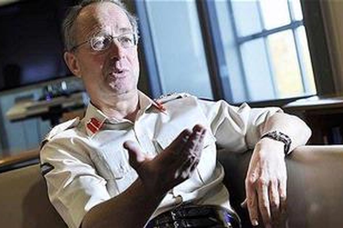 Panglima Tentara Inggris, Jenderal Sir David Richards.