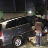 Situasi Jalan Gelap, Toyota Innova Tabrak Separator Busway di Kebayoran Lama 