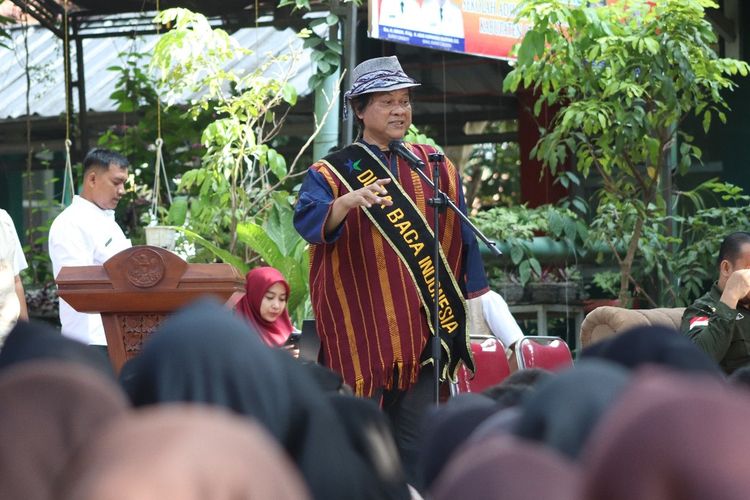 Gol A Gong, Pejuang Literasi yang Membangun Dunia dari Halaman Rumah