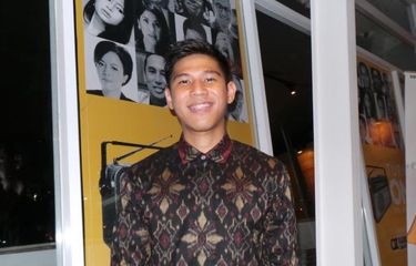Vokalis trio RAN, Nino Kayam hadir dalam acara peluncuran buku Turn On the Radio, di Beezy Kaffe, Jalan Wijaya I, Kebayoran Baru, Jakarta Selatan, Kamis (19/3/2015).