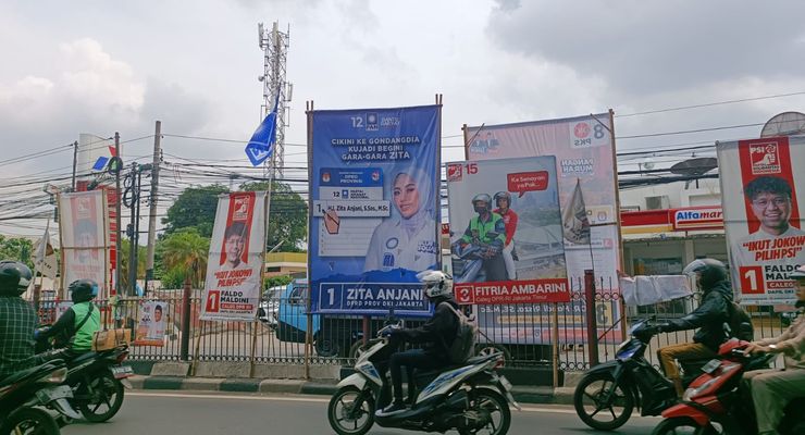 Banyak Baliho Partai dan Caleg di Jalan Raya Bogor, Warga: Nyampah dan Polusi Visual!