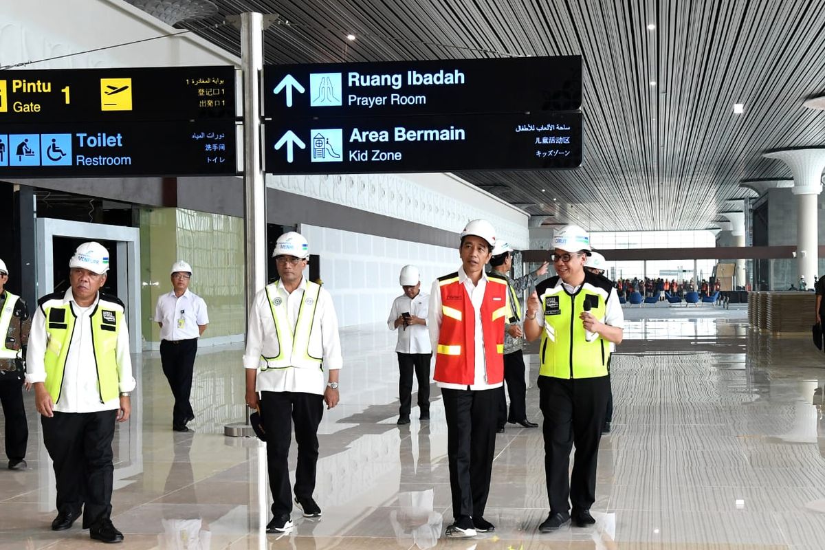 Presiden Joko Widodo meninjau fasilitas Bandara Internasional Yogyakarta atau Yogyakarta International Airport (YIA) di Kabupaten Kulon Progo, Jumat (31/1/2020). 