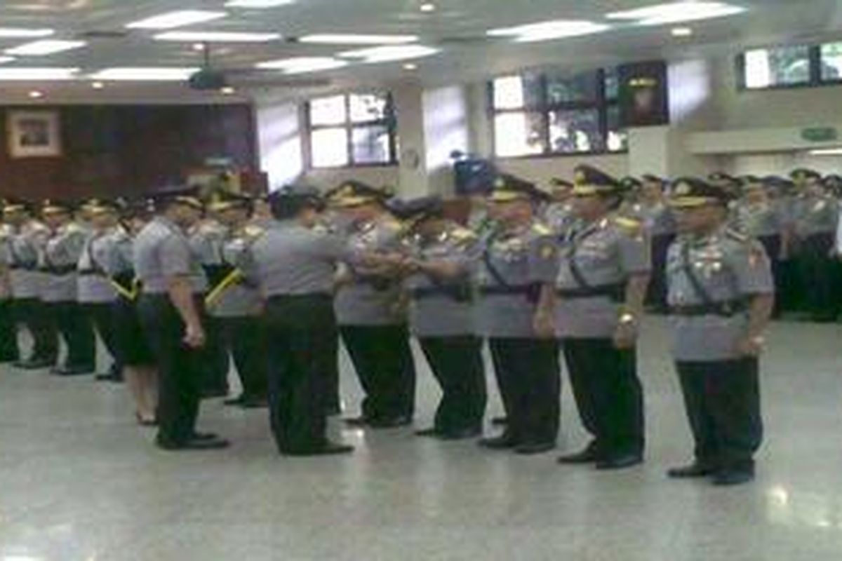 Kepala Polri Jenderal Bambang Hendarso Danuri, Senin (16/8/2010) pagi, memimpin acara sertijab lima posisi di Mabes Polri