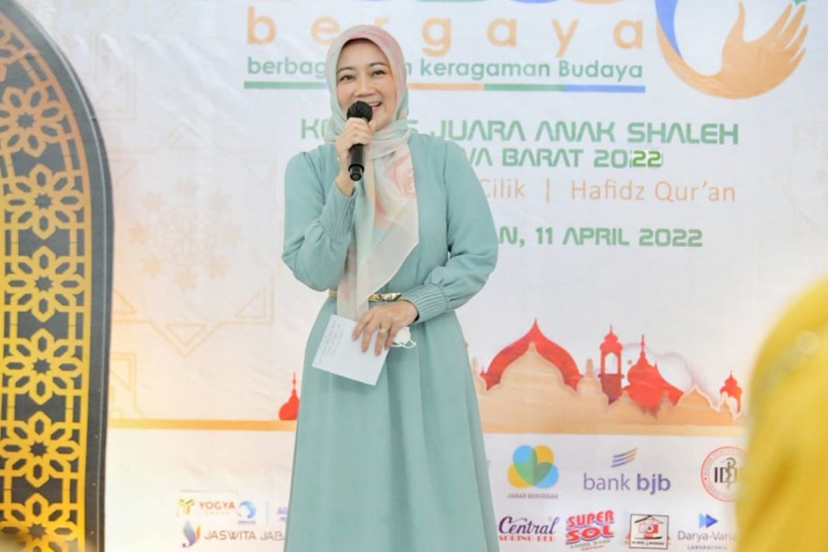 Ketua TP-PKK Provinsi Jawa Barat Atalia Praratya Ridwan Kamil meninjau dan menyaksikan secara langsung gelaran lomba azan, dai cilik, hingga tahfiz juz 30 untuk anak-anak di Kabupaten Pangandaran, Senin (11/4/2022). 
