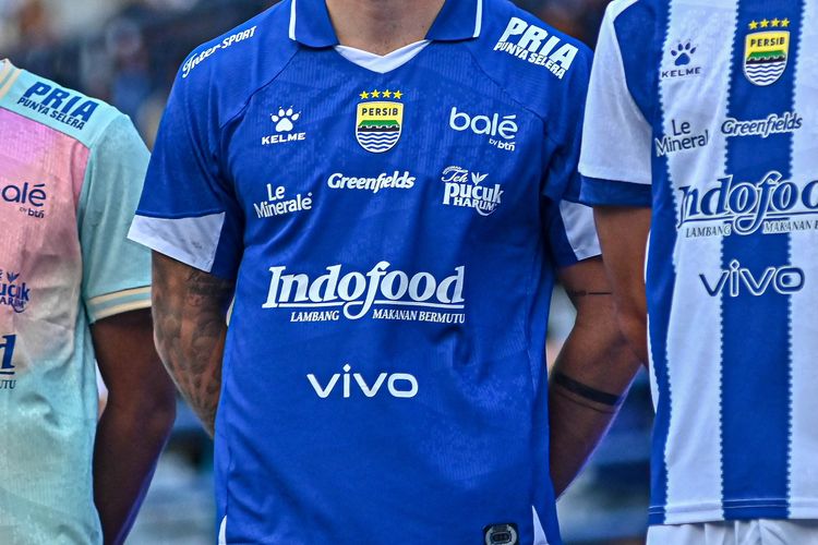Detail jersey home Persib Bandung 2025-2026 x Kelme yang diluncurkan Sabtu (2/8/2025) di Gelora Bandung Lautan Api (GBLA).