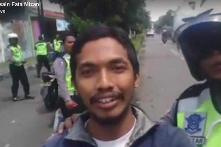 Cuplikan gambar video ketika Husain Fata Mizani merekam kegiatan razia motor di Madiun.