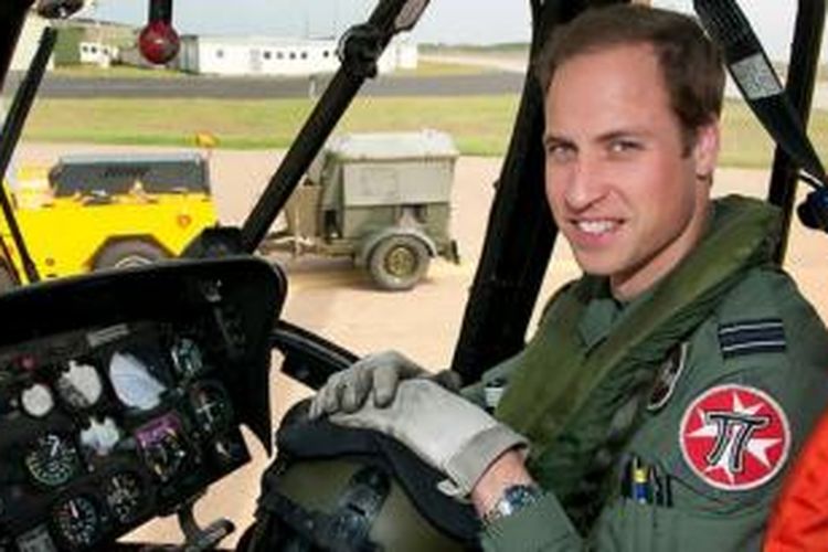 Sehari-hari, Pangeran William bekerja sebagai pilot helikopter SAR Angkatan Udara Inggris.