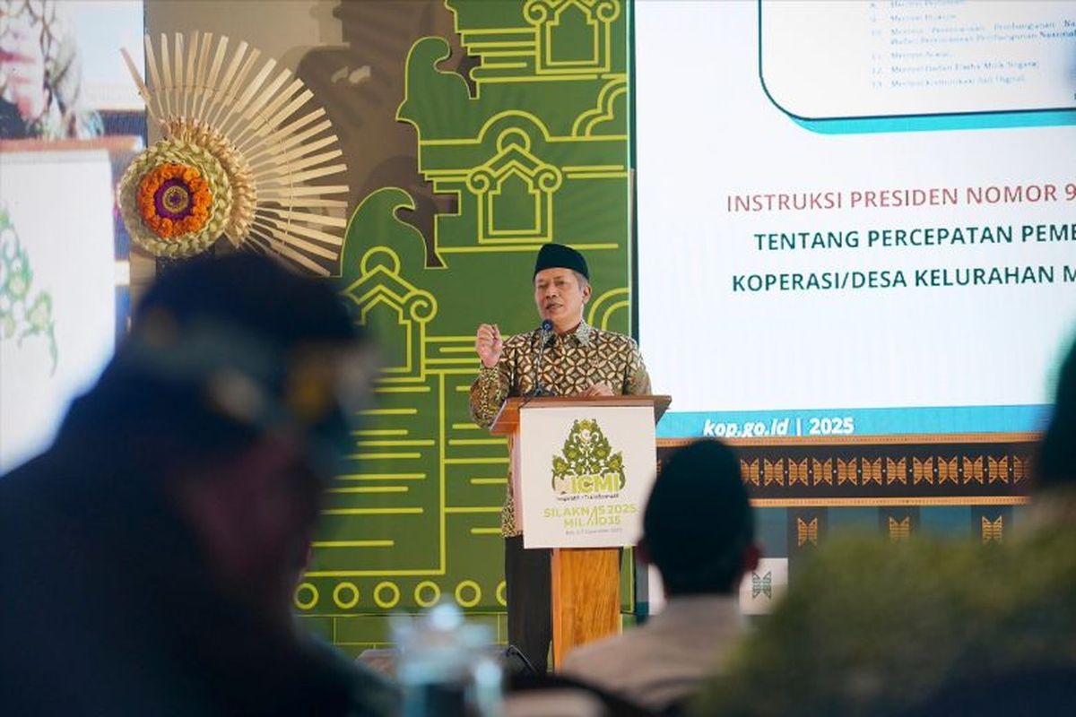 Menteri Koperasi (Menkop) Ferry Juliantono dalam acara National Leadership Camp yang digagas Ikatan Cendekiawan Muslim se-Indonesia (ICMI) di Bali, Sabtu (6/12/2025).