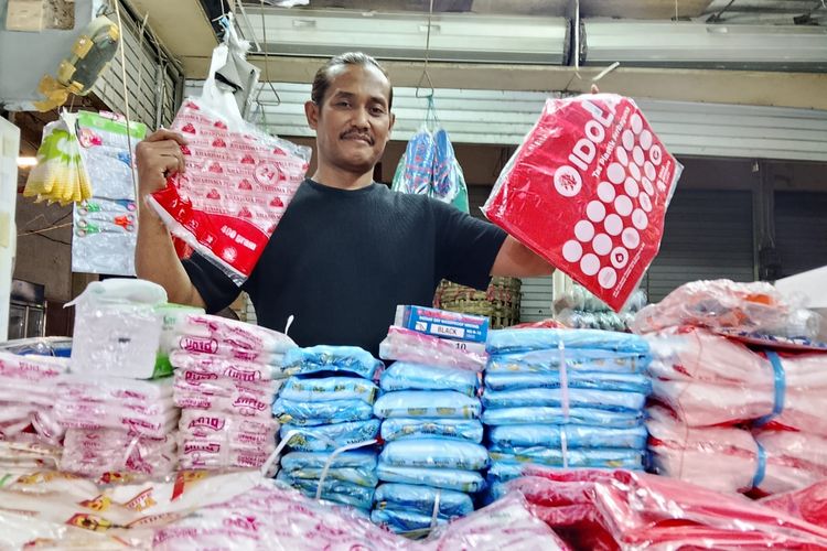 Harga Plastik Melambung, Pelaku UMKM Bagai Makan Buah Simalakama