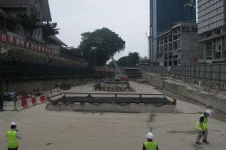 Proyek pembangunan stasiun MRT bawah tanah di depan Museum Nasional, KL Sentral, Kuala Lumpur, Malaysia