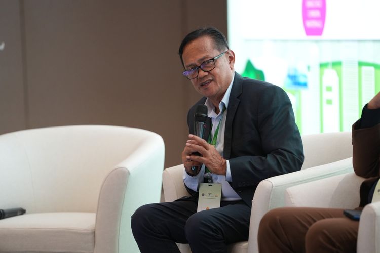 Advisor President Office Sinar Mas Land Ignesjz Kemalawarta dalam salah satu forum di Indonesia International Sustainability Forum (IISF) 2025 di Jakarta Convention Center, Jumat (10/10/2025). 