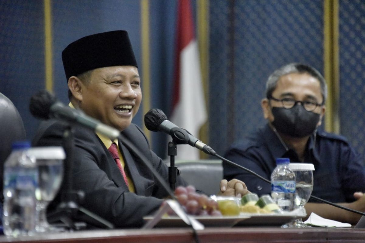 Wakil Gubernur (Wagub) Jawa Barat (Jabar) Uu Ruzhanul Ulum saat menghadiri Rapat Pembahasan Potensi Komoditas Jagung untuk Pengembangan Jabar Selatan di Kantor Dinas Tanaman Pangan dan Hortikultura Jabar, Kota Bandung, Selasa (5/10/2021).
