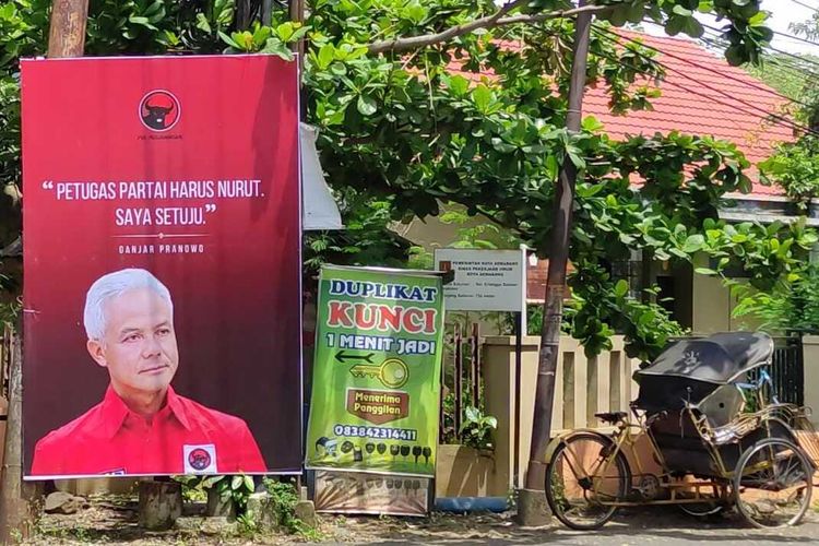 Kondidi baliho yang memuat Ganjar di Jalan Erlangg, Kota Semarang, Jumat (4/11/2022).