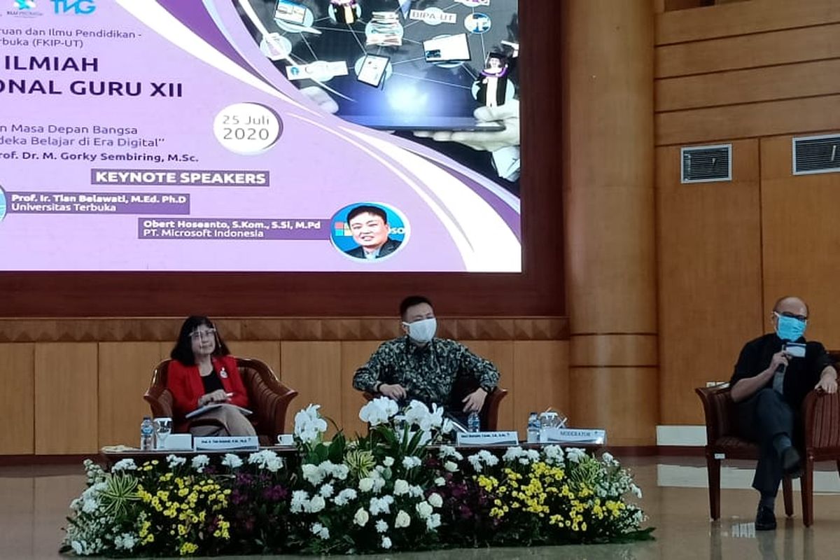 Selain gaji dosen, dosen PNS bisa menerima pendapatan dengan mengisi seminar