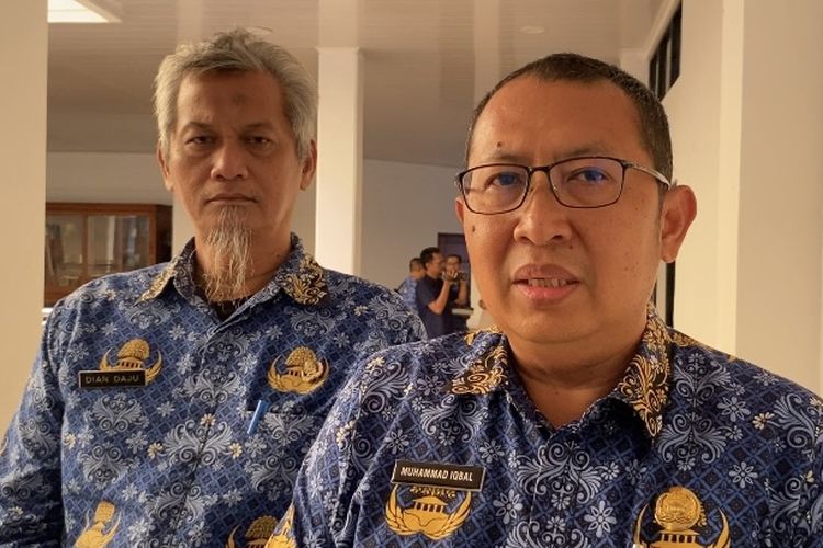 Sekretaris Dinas Ketahanan Pangan dan Pertanian (DKPP) Kabupaten Indramayu, Muhammad Iqbal setelah selesai rapat kerja dengan Komisi 2 DPRD Indramayu membahas utang petani mencapai Rp 1,5 triliun di Gedung DPRD Indramayu, Rabu (17/9/2025).