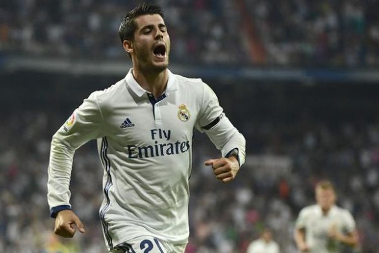 Penyerang Real Madrid, Alvaro Morata, merayakan gol ke gawang Celta Vigo, dalam laga La Liga di Stadion Santiago Bernabeu, Sabtu (27/8/2016) waktu setempat.