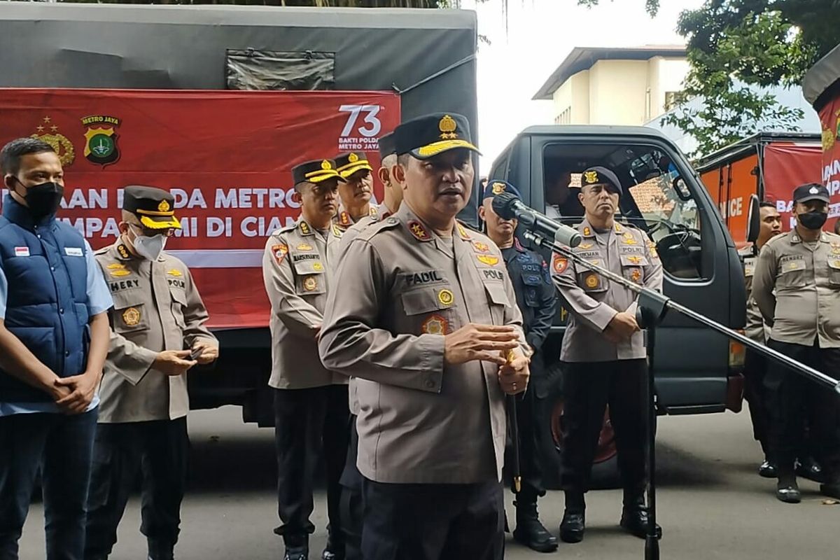Kapolda Metro Jaya Irjen Fadil Imran saat apel pasukan dan pelepasan bantuan logistik bagi korban gempa di Cianjur, Kamis (24/11/2022) di Polda Metro Jaya. 