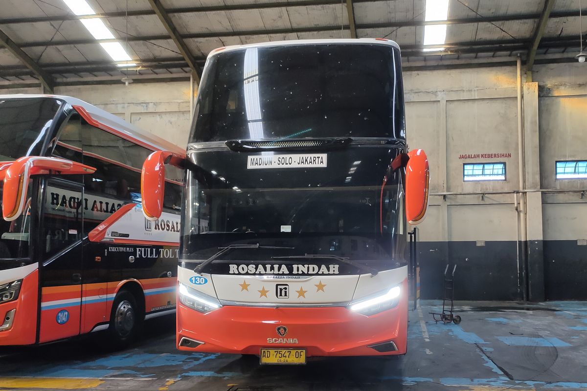 Bus Tingkat Rosalia Indah Nomor Lambung 130