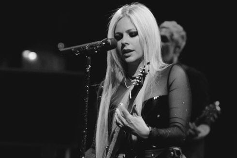 Lirik dan Chord Lagu Dare to Love Me - Avril Lavigne