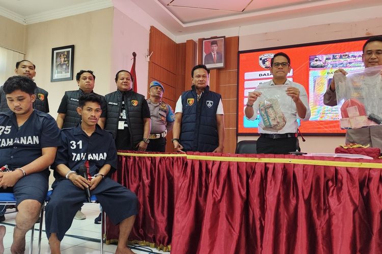 Dua begal meresahkan di Semarang ditangkap di Polrestabes Semarang, Senin (20/5/2024).
