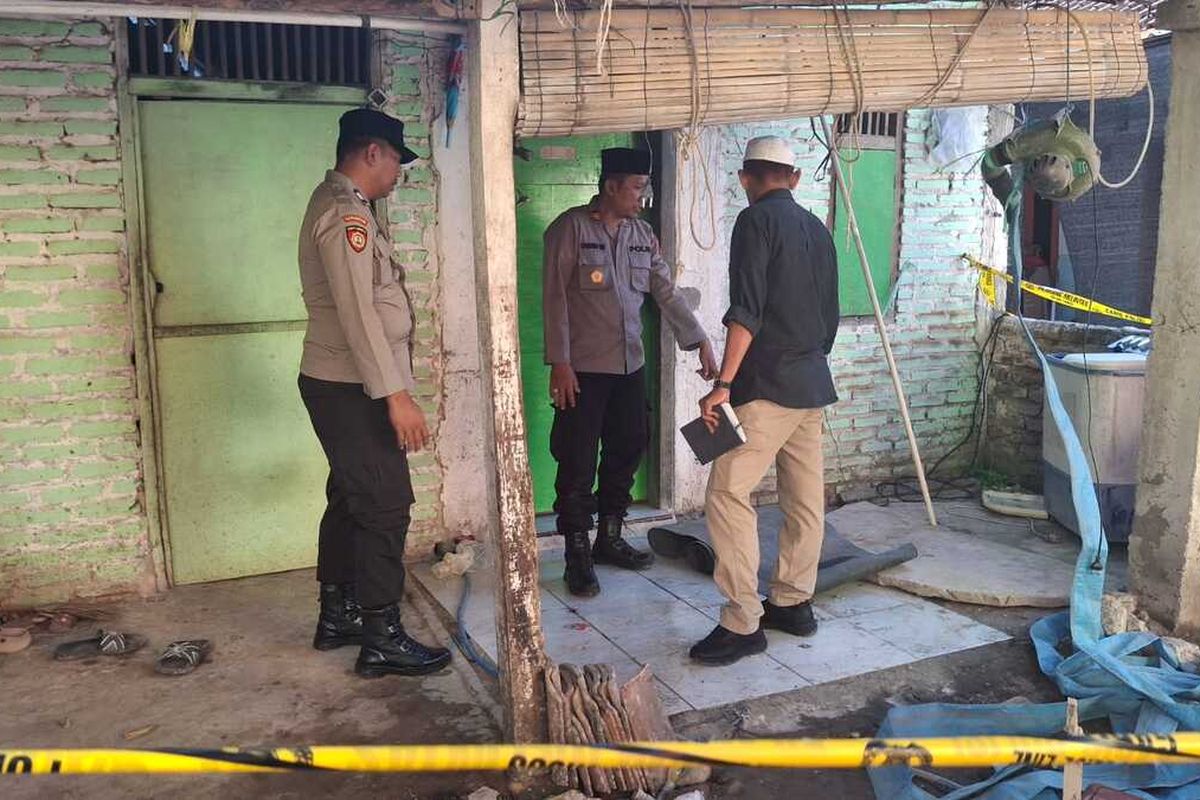 Balita 1.5 tahun di Kabupaten Magetan terjatuh ke sumur sedalam 22 meter usai mengikuti ayahnya mengantar kakak bernagkat sekolah. Korban dievakuasi dalam keadaan meninggal dunia.